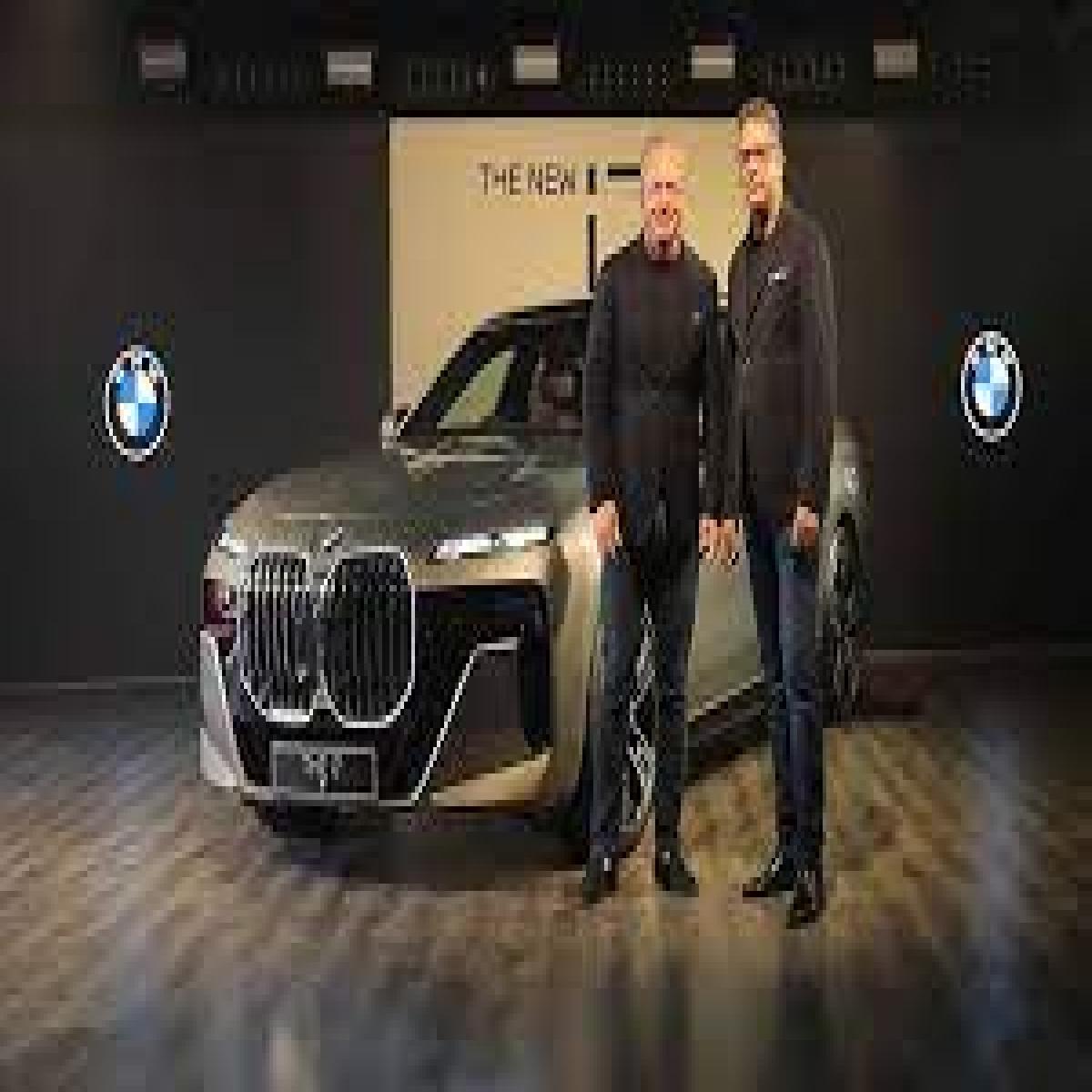 This is Forwardism. The All-New BMW 7 and the First-Ever BMW i7