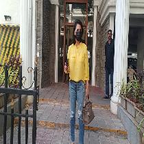 Nitu Singh Spotted Outside Clinic In Khar