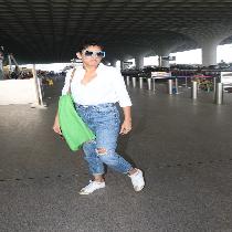 Kubra Sait Spotted At Airport Departure-Photos